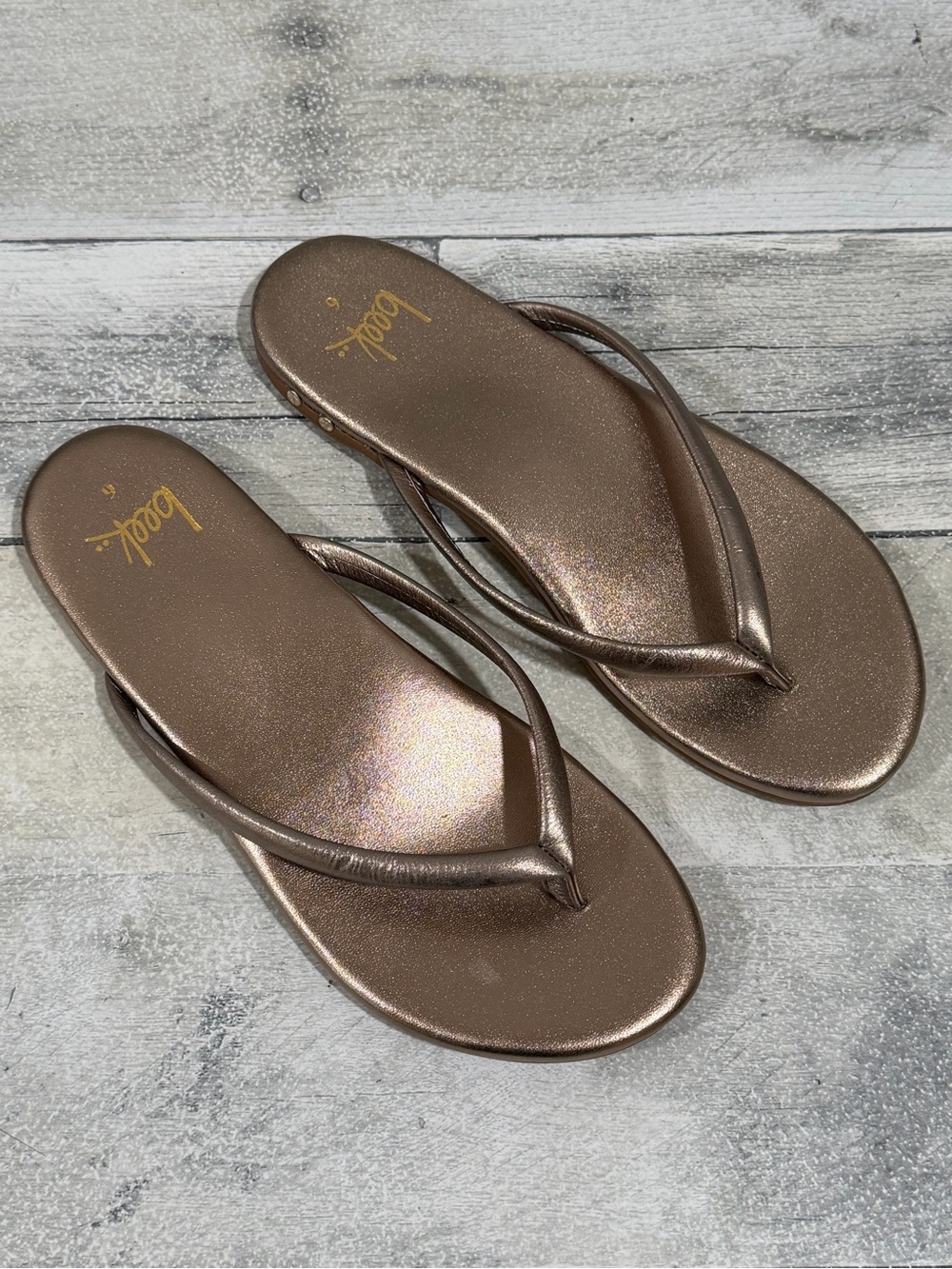 BEEK Sunbeam Flip Flop In gold - Size - 6.US